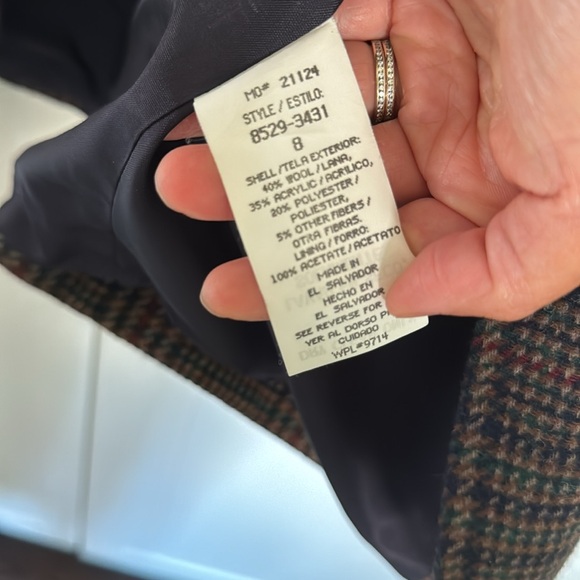 EUC Sag Harbor plaid blazer in size 8 - Picture 5 of 7